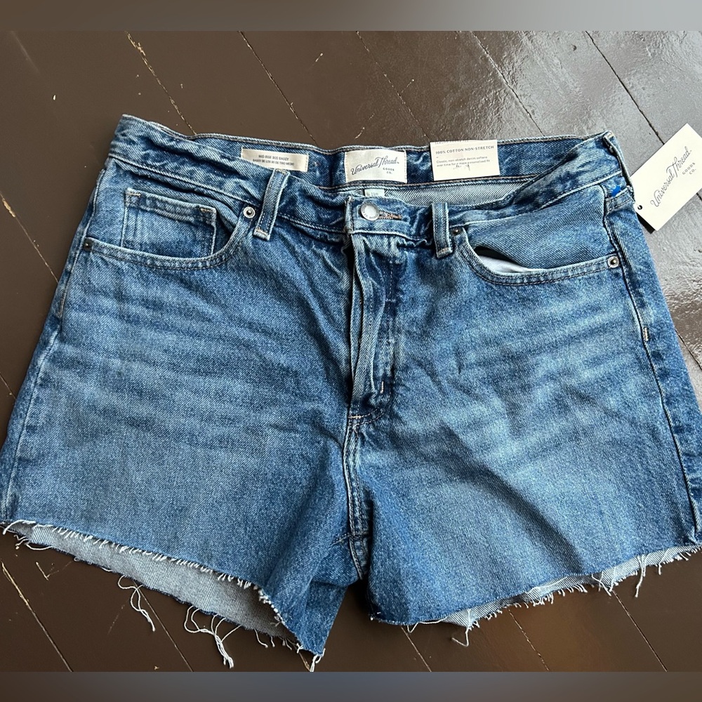 Women’s Universal Thread Jean Shorts NWT